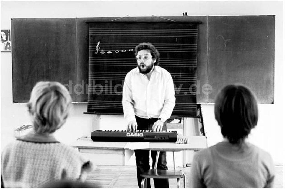 DDR-Bildarchiv: Wernegerode - 14.10.1986 Musikunterricht in der erweiterten Oberschule in Wern