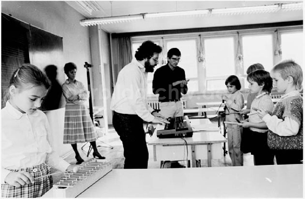 DDR-Fotoarchiv: Wernegerode - 14.10.1986 Musikunterricht in der erweiterten Oberschule in Wern