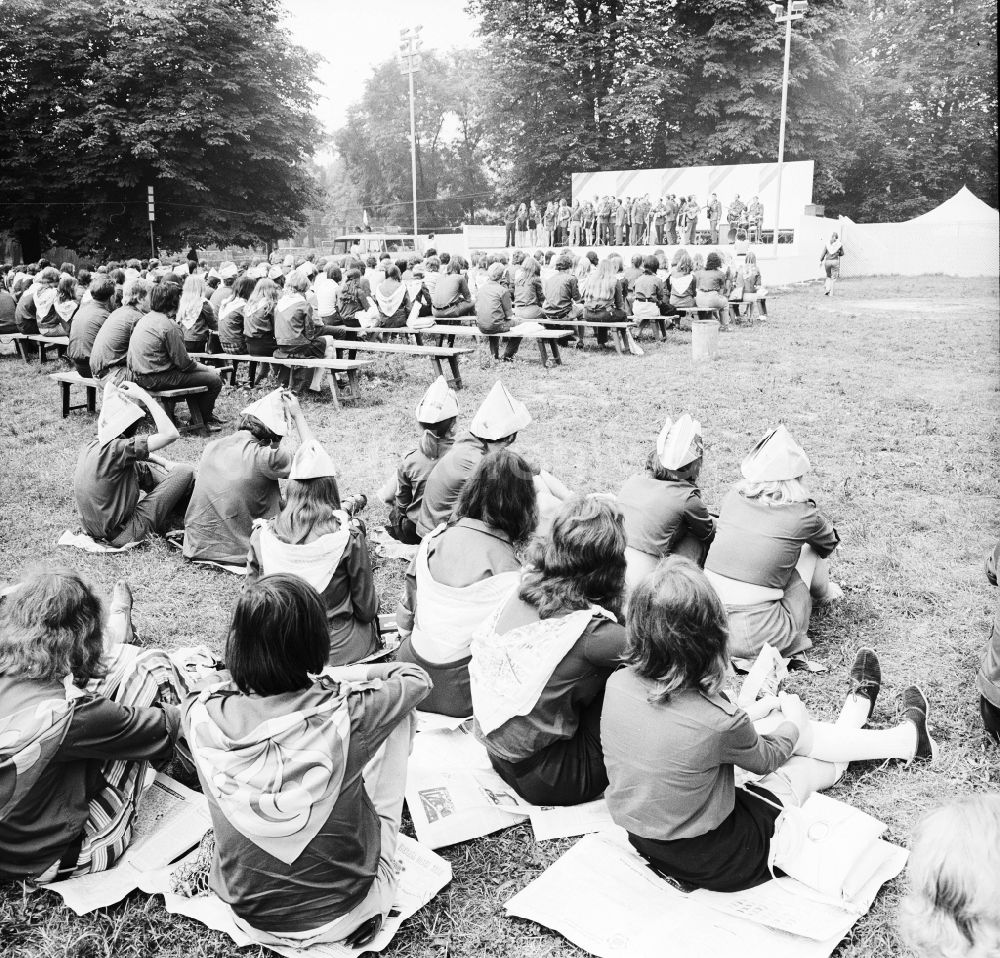 DDR-Bildarchiv: Berlin - Musikveranstaltung anlässlich der Weltfestspiele der Jugend im Treptower Park in Berlin, der ehemaligen Hauptstadt der DDR, Deutsche Demokratische Republik