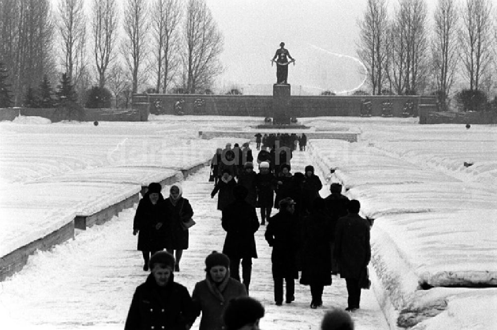 DDR-Fotoarchiv: Leningrad - Mutter-Heimat-Denkmal in Leningrad