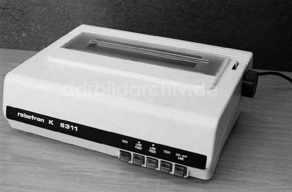 DDR-Fotoarchiv: Berlin - 9-Nadel-Matrixdrucker von robotron, Typ K 6311, in Berlin, der ehemaligen Hauptstadt der DDR, Deutsche Demokratische Republik