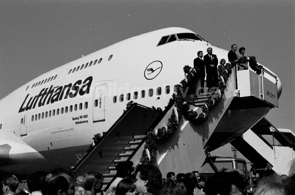 DDR-Fotoarchiv: Berlin - Namentaufe von Lufthansa-Maschinen in Schönefeld Umschlag:697