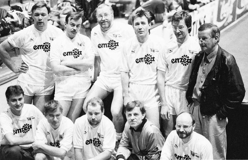 DDR-Fotoarchiv: Berlin - ND-Fußballmannschaft 17.01.1993