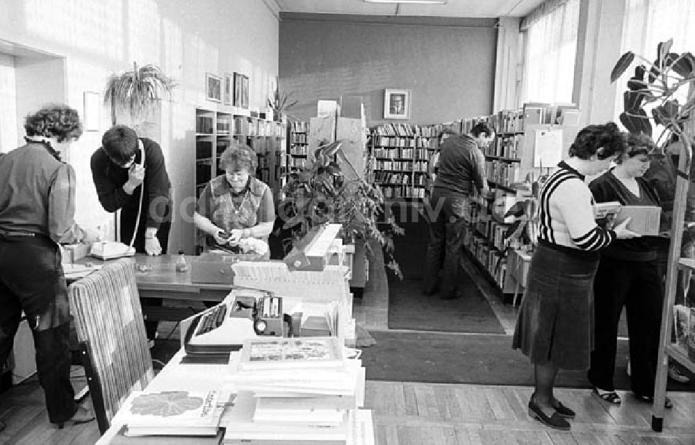 DDR-Bildarchiv: - ne Bibliothek Umschlagnr.: 1268 Foto: Bonitz