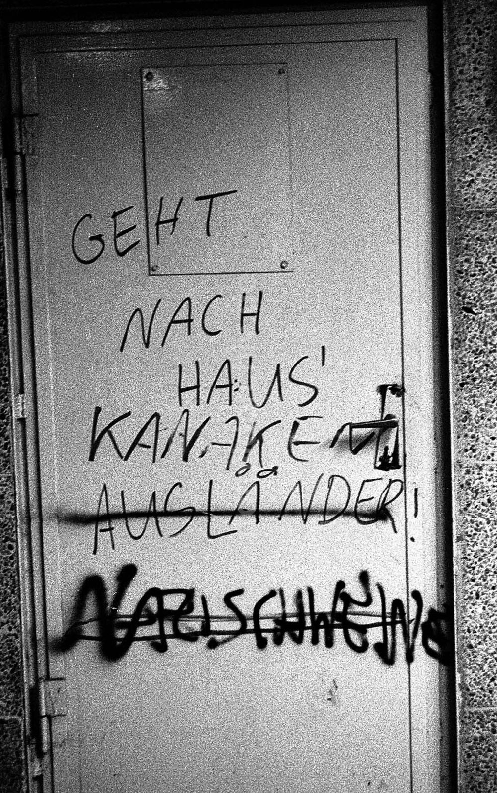 : Neofaschistische Schmierereien an einer Tür Foto: Lenke