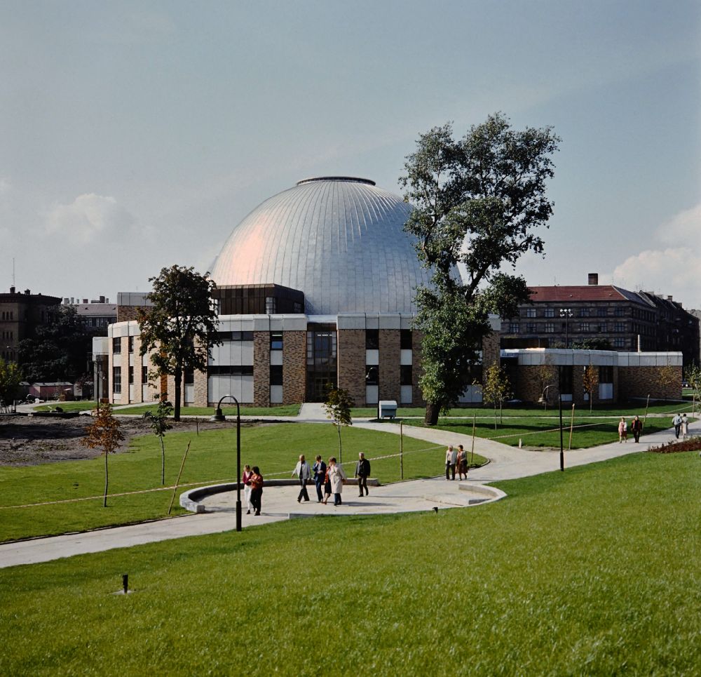 DDR-Fotoarchiv: Berlin - Neubau Zeiss - Großplanetarium im Prenzlauer Berg in Berlin in der DDR