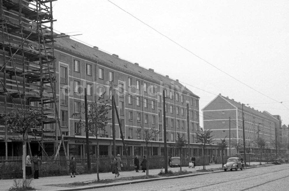 DDR-Fotoarchiv: Dresden - Neubauten an der Borsbergstraße im Stadtteil Striesen in Dresden in Sachsen in der DDR