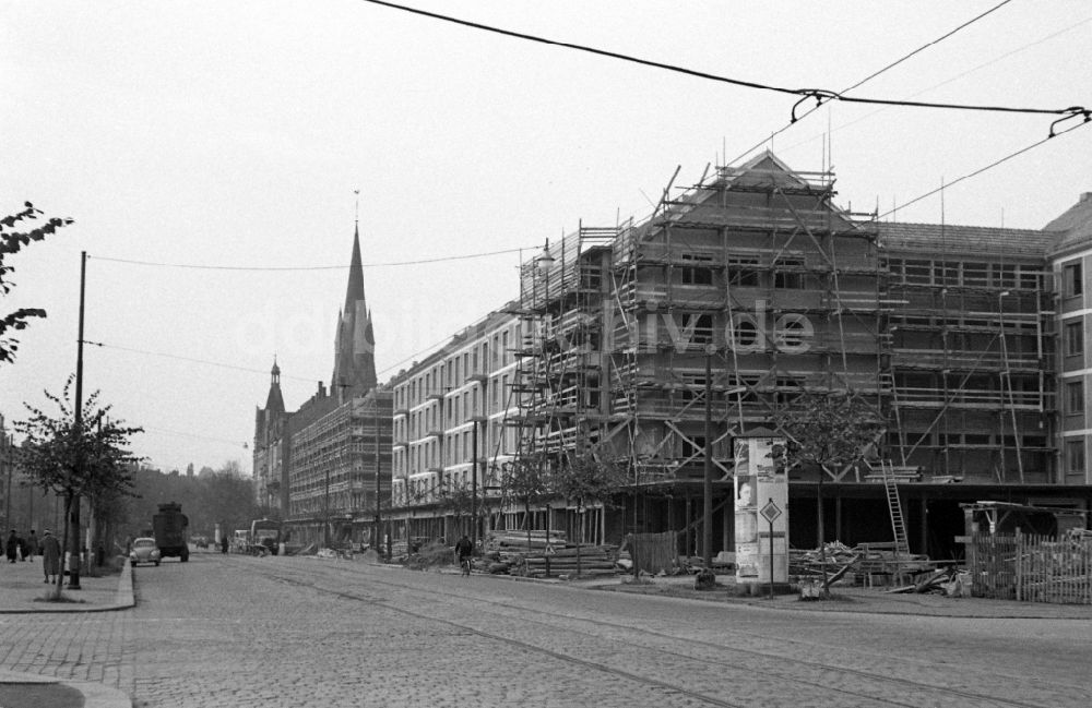 Dresden: Neubauten an der Borsbergstraße im Stadtteil Striesen in Dresden in Sachsen in der DDR