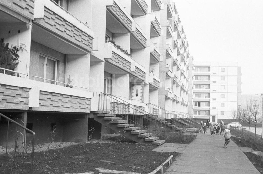 DDR-Bildarchiv: Magdeburg - Neubauwohngebiet / housing estate in Magdeburg - Neu Olvenstedt