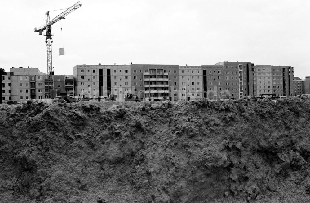 DDR-Bildarchiv: Mecklenburg-Vorpommern Neubrandenburg - Neubrandenburg - Mecklenburg-Vorpommern Wohnungsbau in Neubrandenburg 14.09.90 Foto: ND/Lange Umschlagnummer: 1175