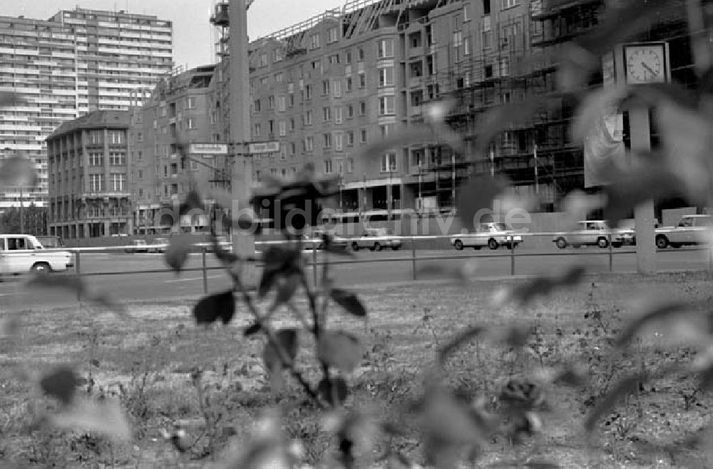 Berlin: 28.07.1986 Neue Häuser in der Leipziger Straße.