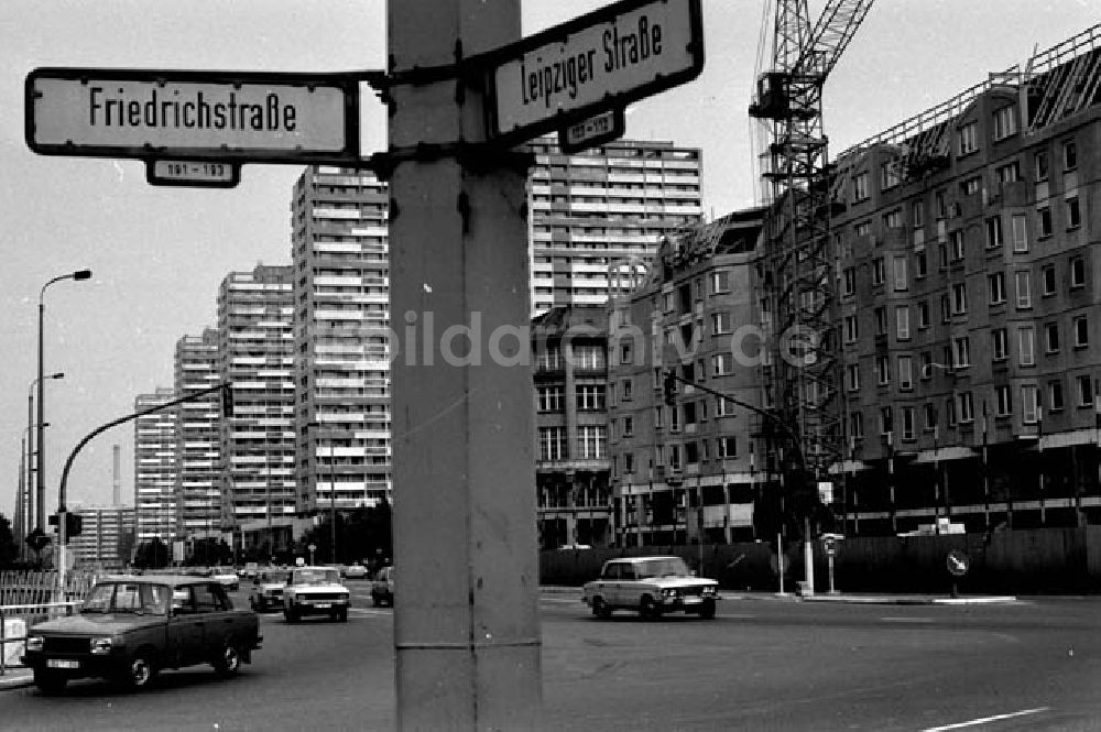 DDR-Bildarchiv: Berlin - 28.07.1986 Neue Häuser in der Leipziger Straße.