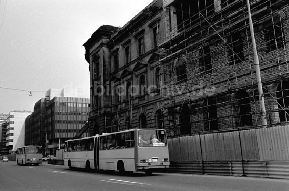 DDR-Fotoarchiv: Berlin - 28.07.1986 Neue Häuser in der Leipziger Straße.