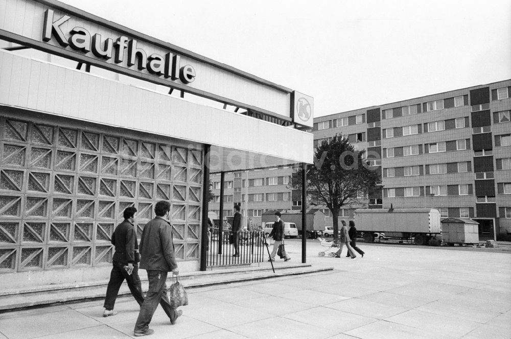 DDR-Fotoarchiv: Berlin - Neue Kaufhalle in der Wartenbergstraße in Berlin Hohenschönhausen Foto: Schönfeld