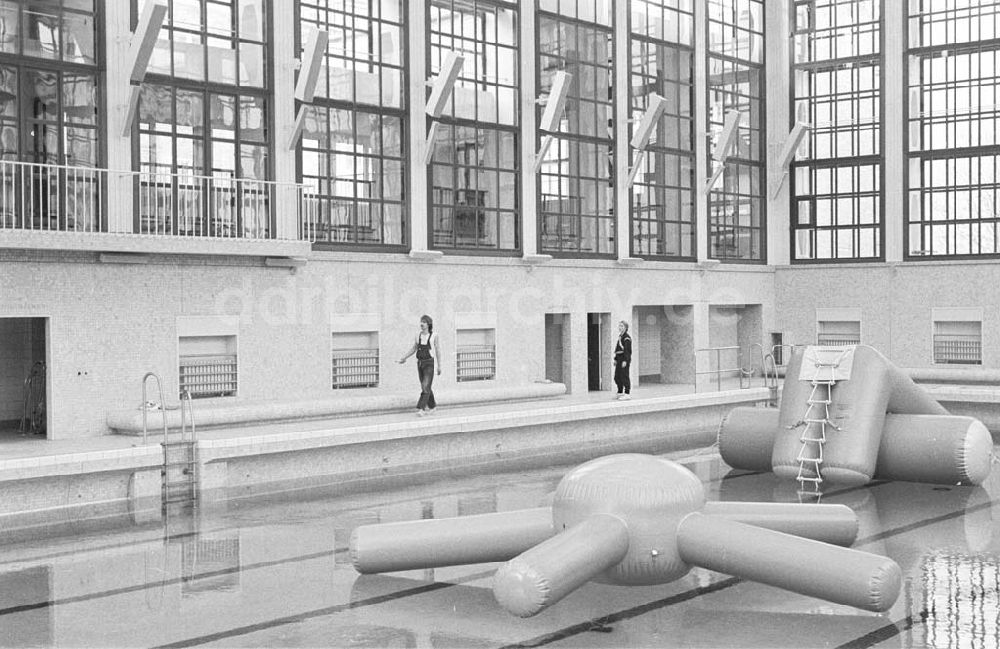 Berlin: Neueröffnung Schwimmbad Berlin Gartenstr. 17.03.1993