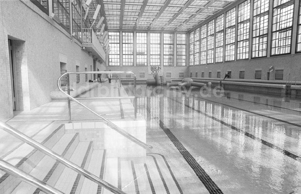 DDR-Bildarchiv: Berlin - Neueröffnung Schwimmbad Berlin Gartenstr. 17.03.1993