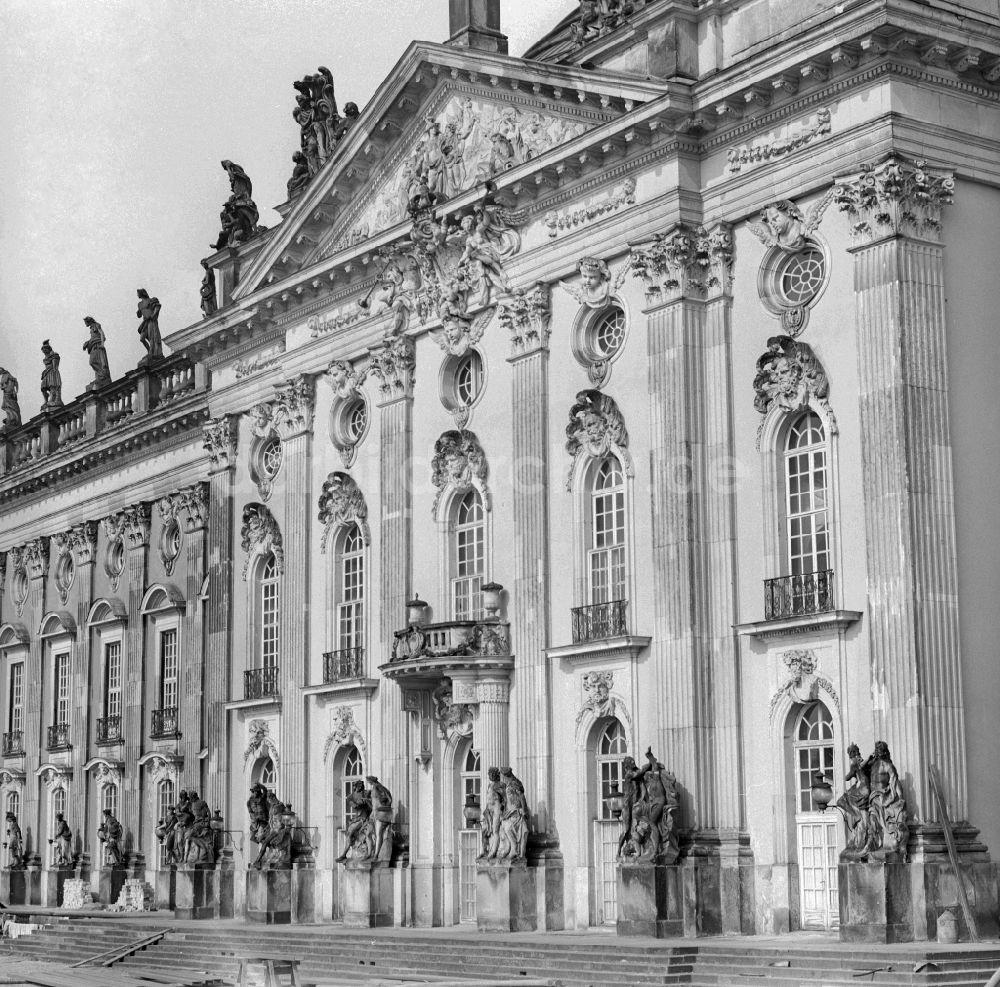 Potsdam: Neues Palais in Sanssouci in Potsdam in Brandenburg in der DDR
