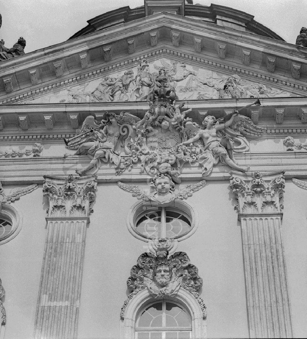 DDR-Fotoarchiv: Potsdam - Neues Palais in Sanssouci in Potsdam im Bundesland Brandenburg auf dem Gebiet der ehemaligen DDR, Deutsche Demokratische Republik