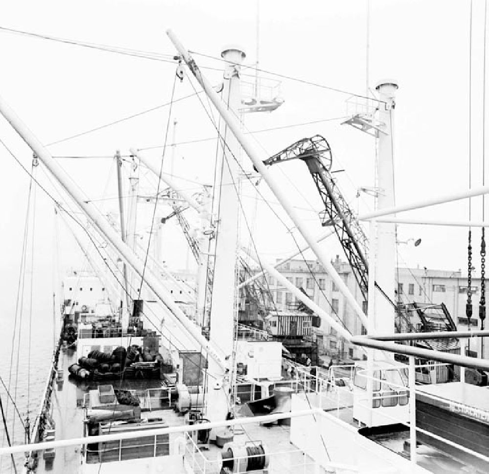 DDR-Fotoarchiv: Klaipeda / Litauen - November 1966 Schiffsaufbauten im Hafen von Klaipeda/Litauen Foto: Schönfeld