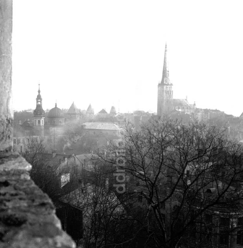 DDR-Fotoarchiv: Tallinn / Estland - November 1966 Tallinn: Stadtansicht Blick vom Domberg Foto: Schönfeld