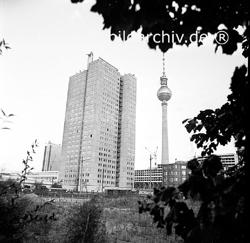 DDR-Bildarchiv: Berlin - Oktober 1969 Berlin, das fertig gestellte Haus der Statistik