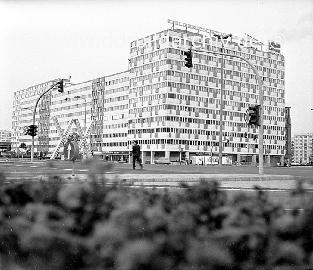 DDR-Fotoarchiv: Berlin - Oktober 1969 Berlin, das fertig gestellte Haus der Statistik