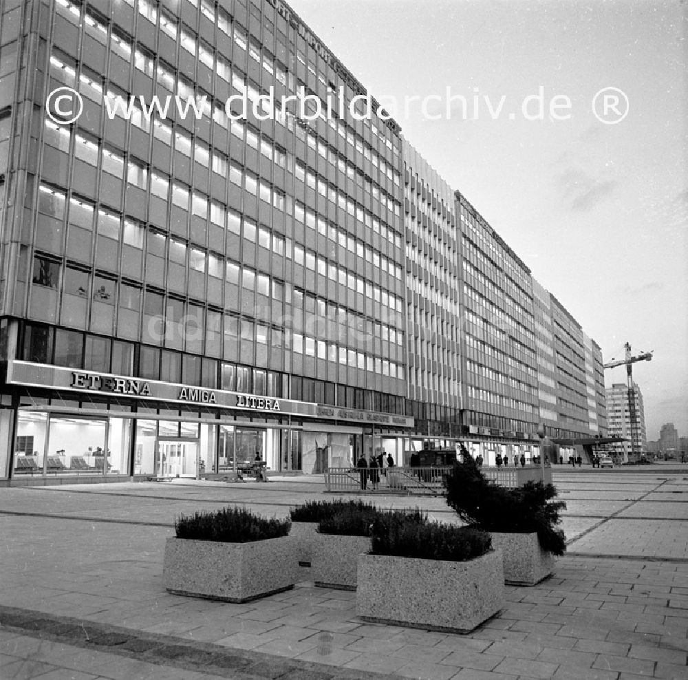 Berlin: Oktober 1969 Berlin, das fertig gestellte Haus der Statistik