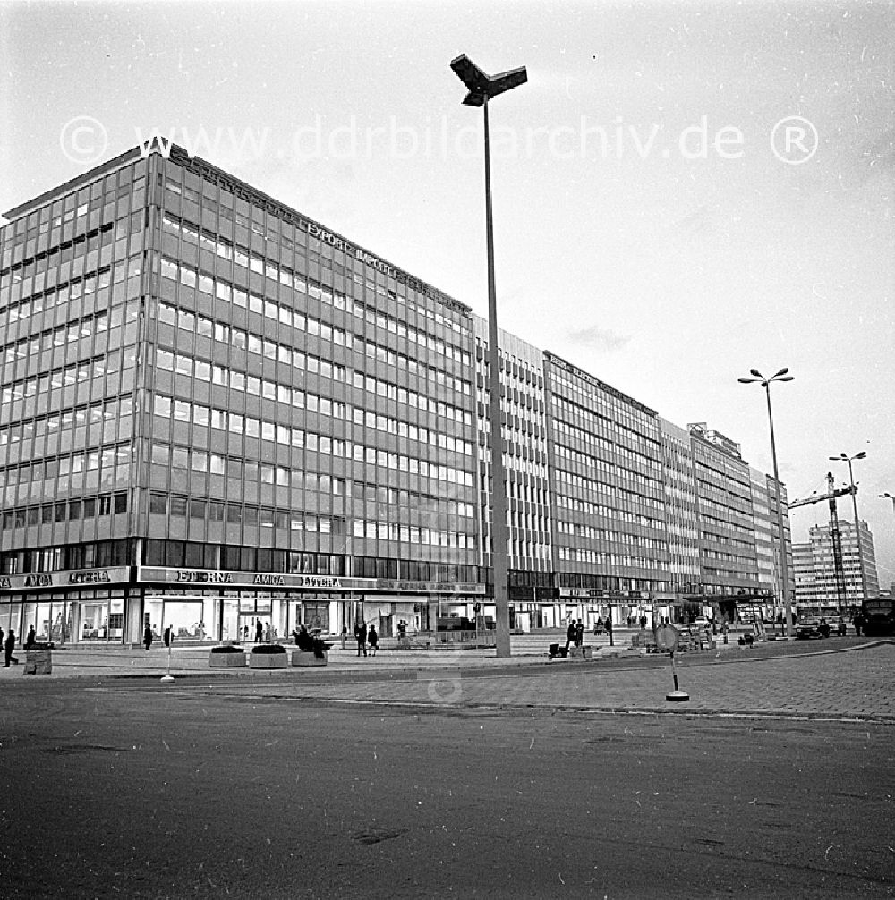 DDR-Bildarchiv: Berlin - Oktober 1969 Berlin, das fertig gestellte Haus der Statistik