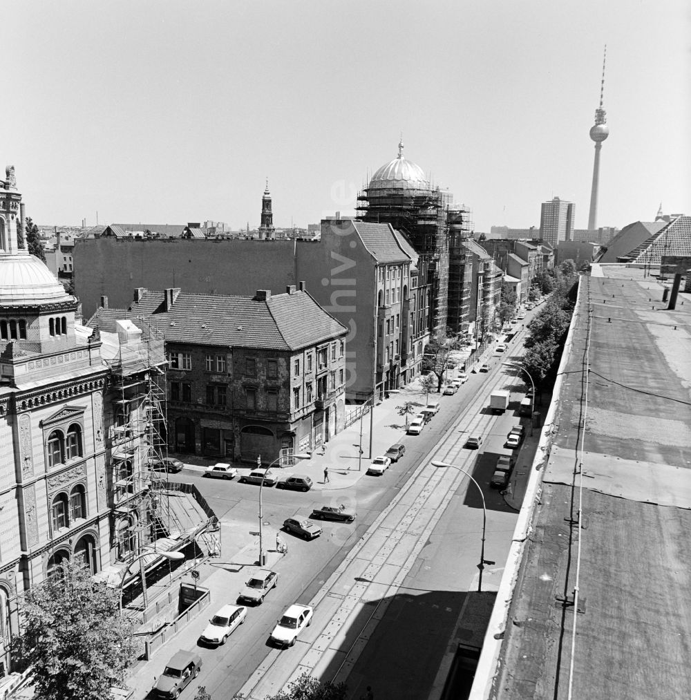 DDR-Bildarchiv: Berlin - Oranienburger Straße in Berlin - Mitte, der ehemaligen Hauptstadt der DDR, Deutsche Demokratische Republik
