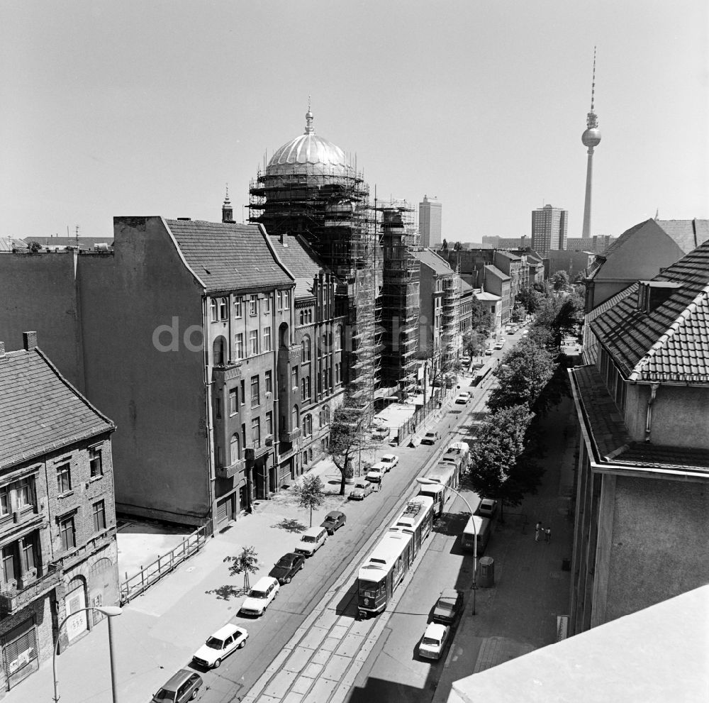 DDR-Fotoarchiv: Berlin - Oranienburger Straße in Berlin - Mitte, der ehemaligen Hauptstadt der DDR, Deutsche Demokratische Republik