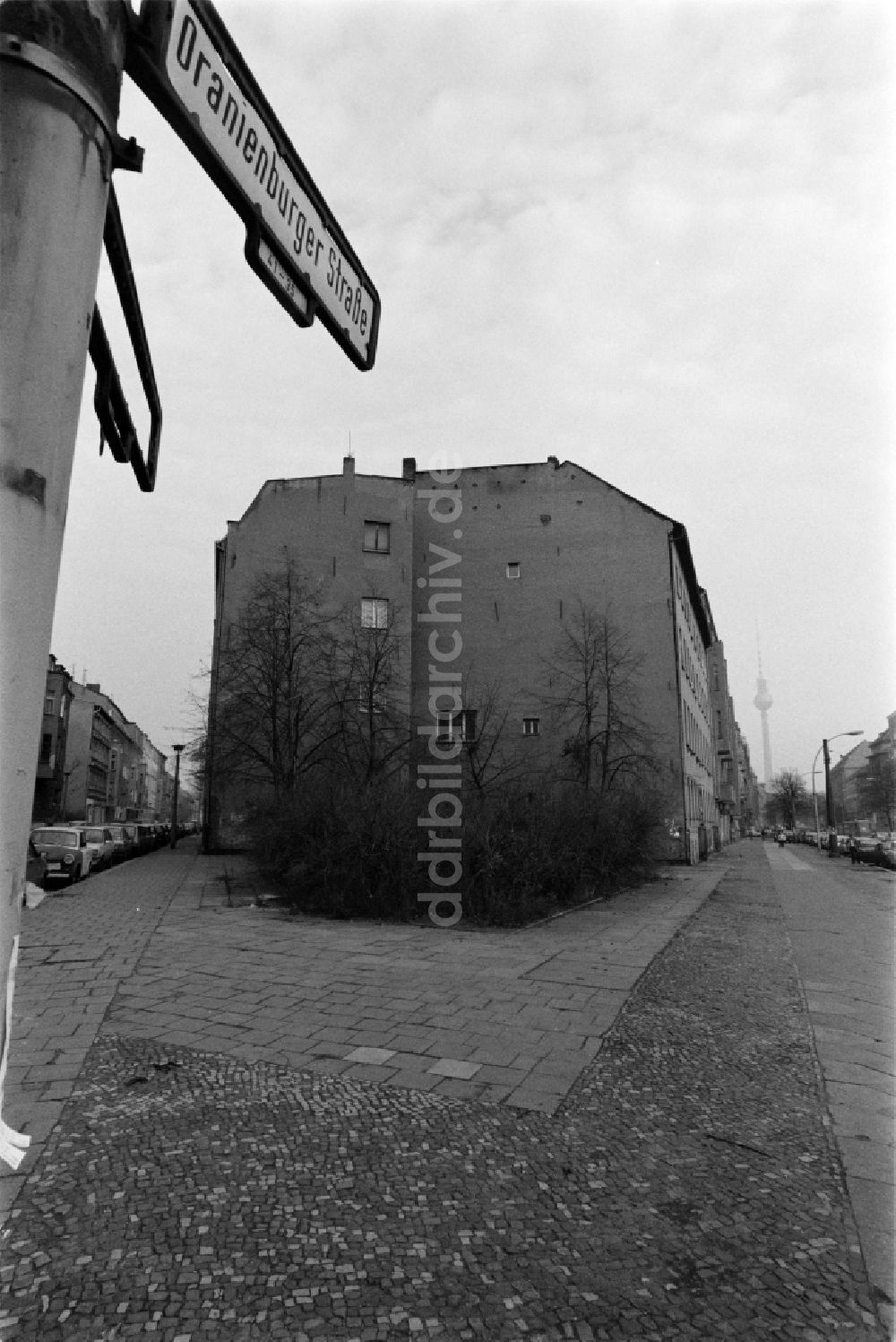 Berlin: Oranienburger Straße in Berlin - Mitte, der ehemaligen Hauptstadt der DDR, Deutsche Demokratische Republik