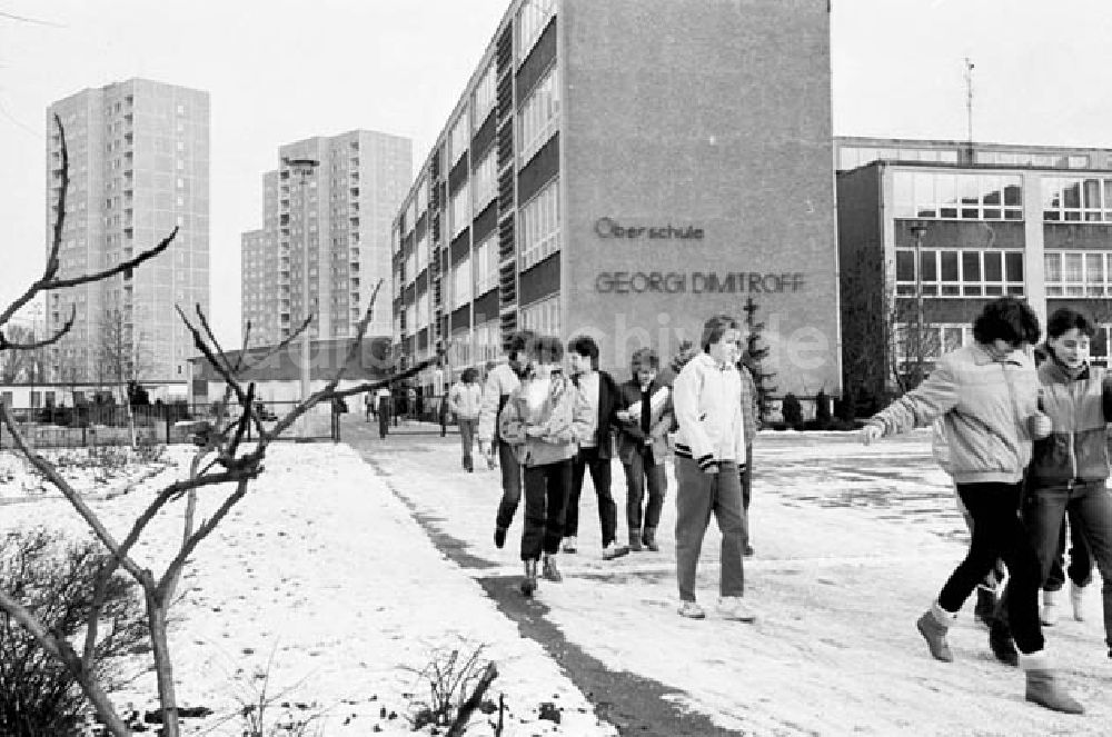 DDR-Bildarchiv: Potsdam - 28.01.1986 Ordnung und Sauberkeit in der Georgi Dimitroff Obersc
