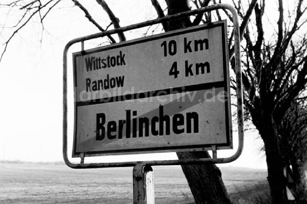 DDR-Bildarchiv: Brandenburg - 13.11.1986 Ortseingangsschild und Ausgangsschild von der Statd B