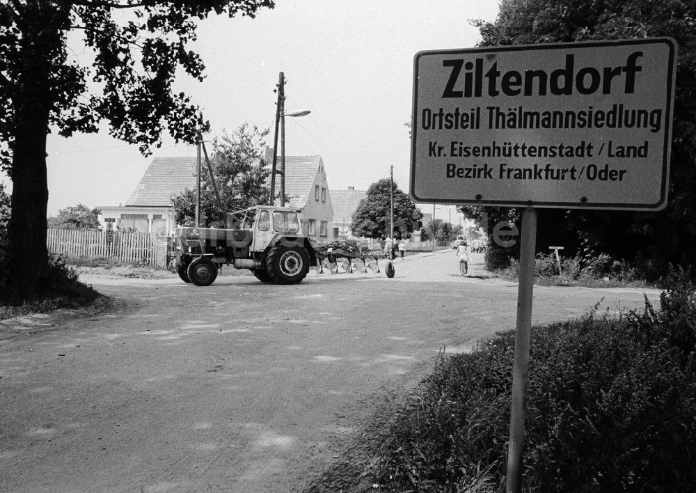 DDR-Fotoarchiv: Ziltendorf - Ortseingangsschild von Ziltendorf in Brandenburg in der DDR