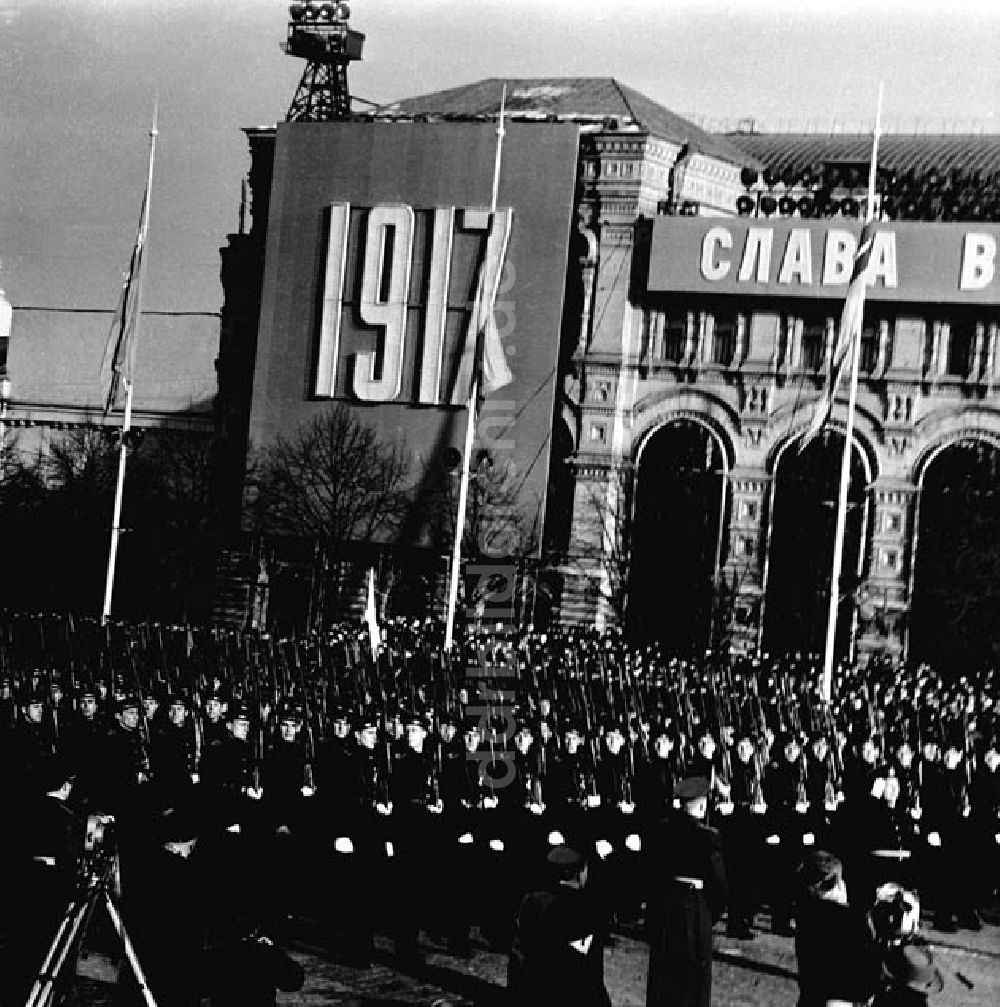 DDR-Fotoarchiv: Moskau - Parade in Moskau Jahrestag der Revolution Foto: Schönfeld