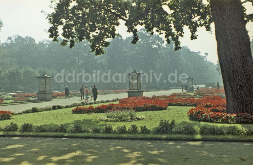 Berlin: Parkanlage am Tierpark im Ortsteil Lichtenberg in Berlin in der DDR