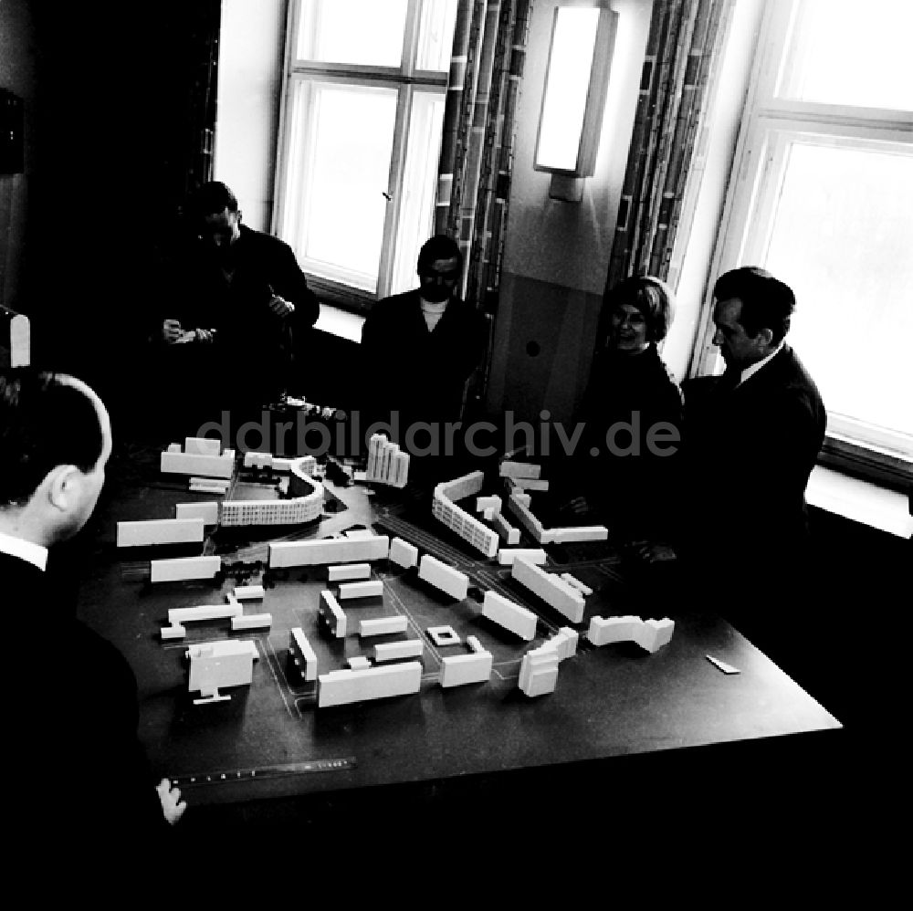 DDR-Fotoarchiv: Berlin - Parteiaktivtag der Berliner Wohnungsbaukombinat
