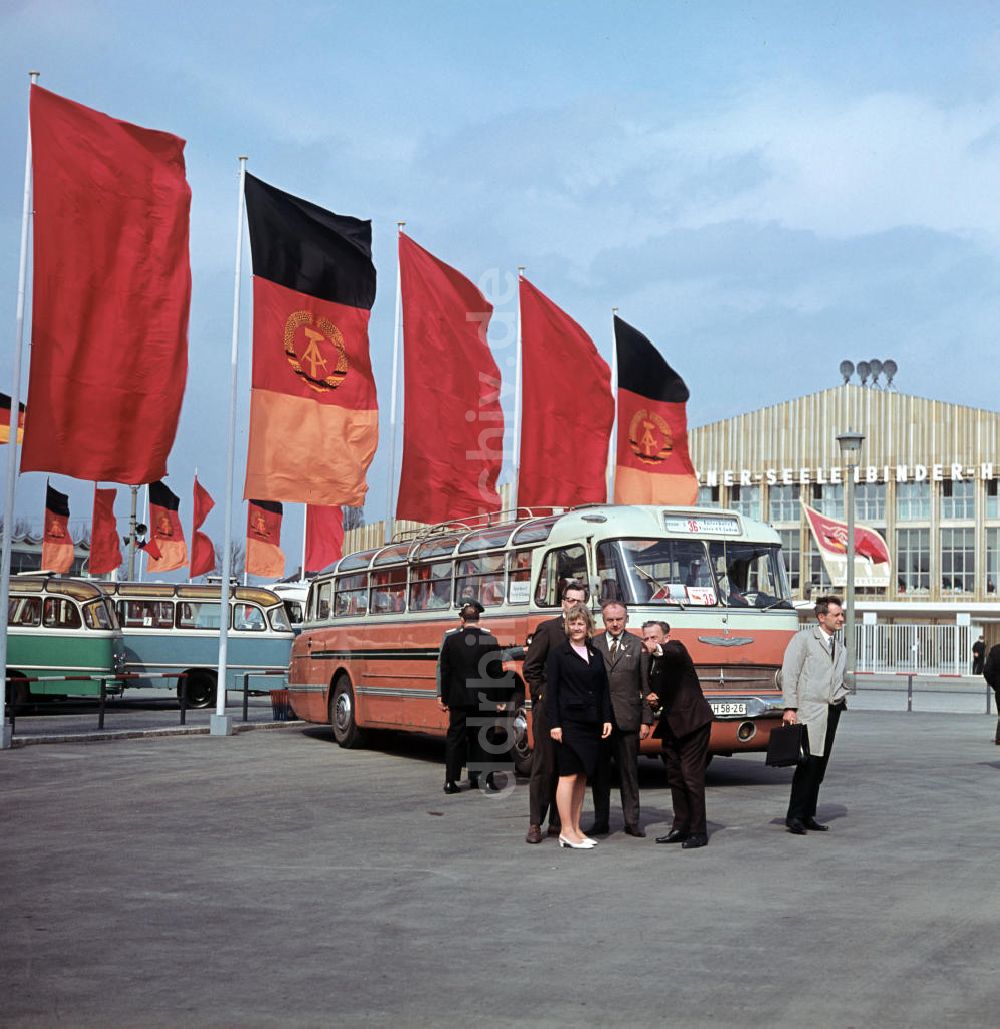 DDR-Bildarchiv: Berlin - 7. Parteitag der SED in der Seelenbinder-Halle Berlin