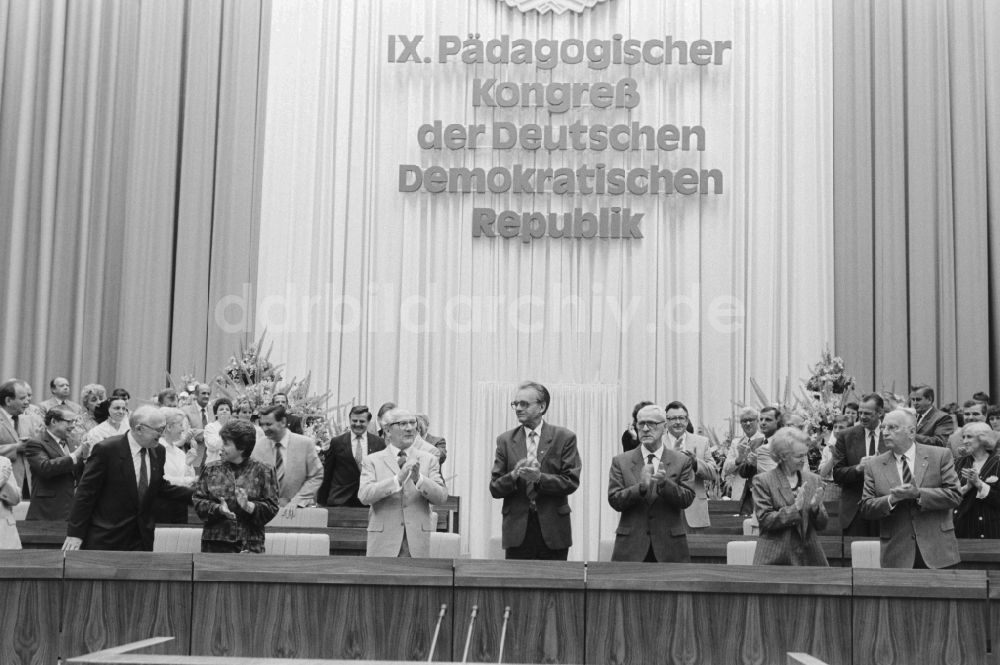 DDR-Bildarchiv: Berlin - 9. Pädagogischer Kongress in Berlin, der ehemaligen Hauptstadt der DDR, Deutsche Demokratische Republik