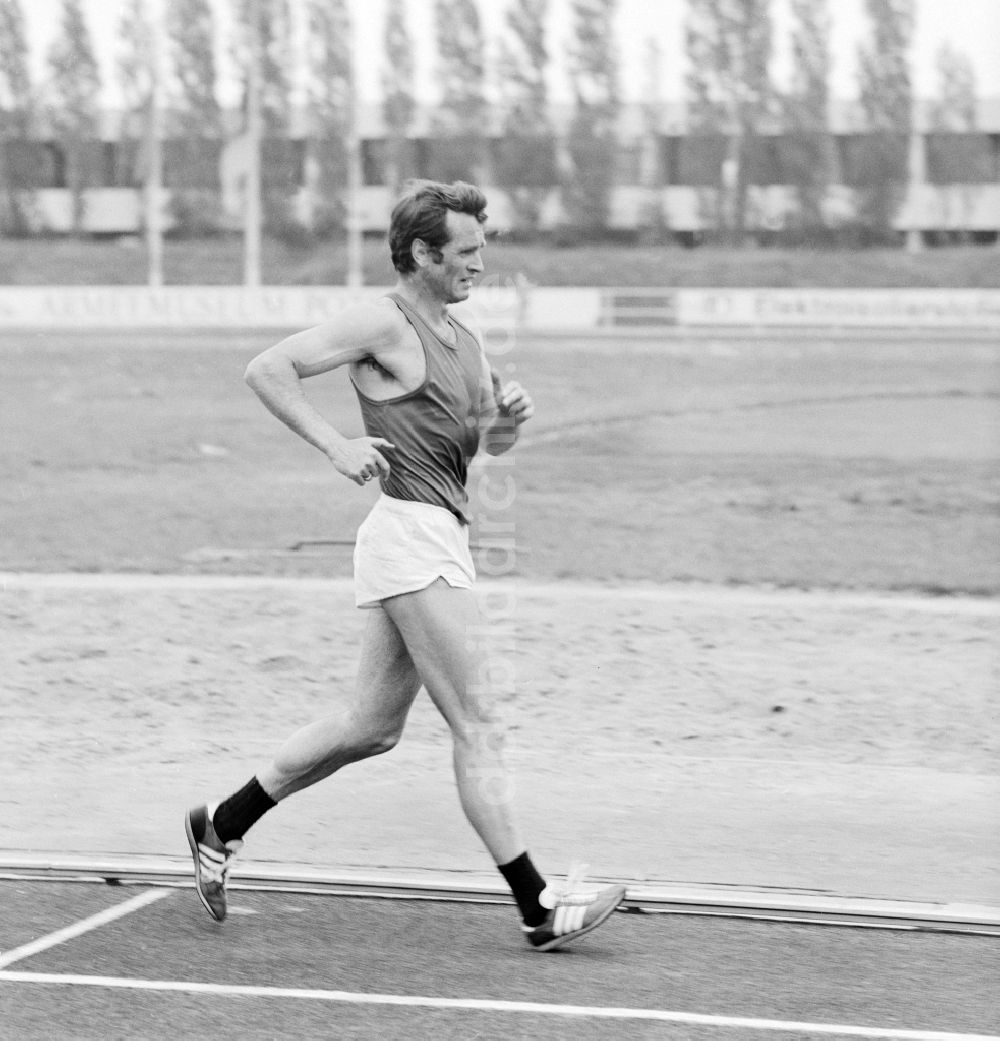 DDR-Fotoarchiv: Potsdam - Peter Frenkel, deutscher Leichtathlet und Olympiasieger in Potsdam in Brandenburg in der DDR