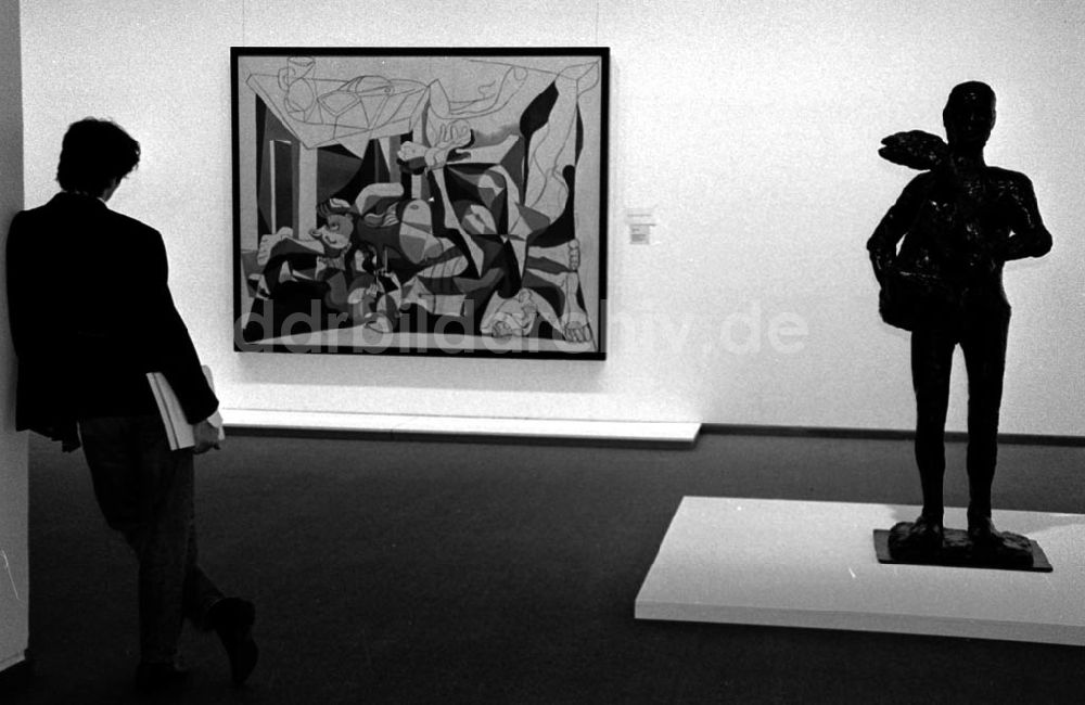 DDR-Fotoarchiv: Berlin-Tiergarten - Picasso-Ausstellung in der Neuen Nationalgalerie 03.12.92 Foto: ND/Lange Umschlagnummer: 1227