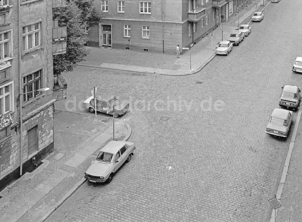 DDR-Fotoarchiv: Berlin - PKW - Kraftfahrzeug Dacia im Ortsteil Friedrichshain in Berlin in der DDR