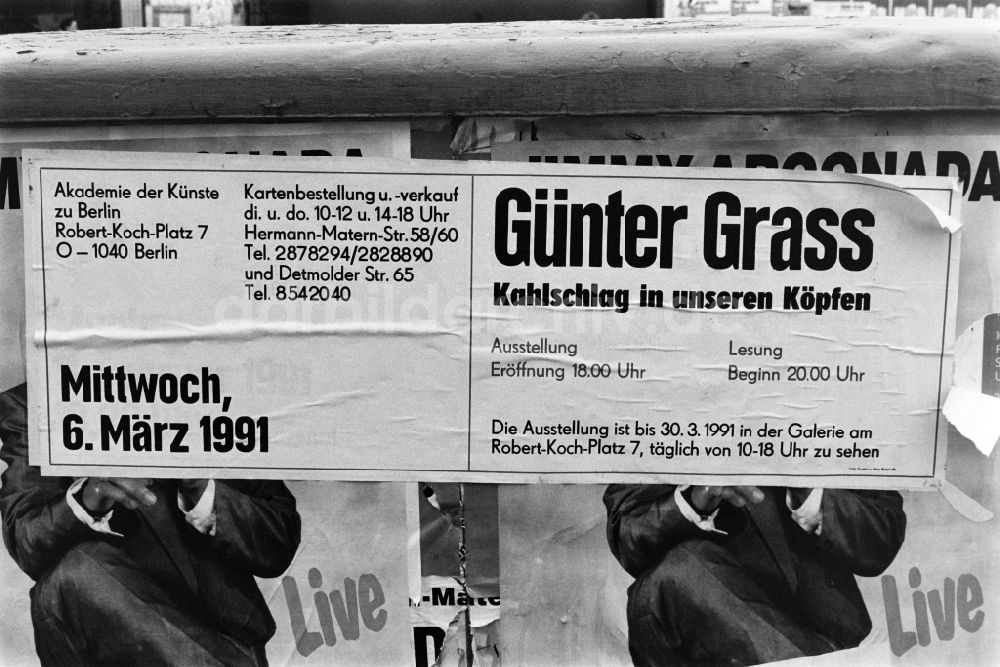 DDR-Bildarchiv: Berlin - Plakat Ausstellungseröffnung Günter Grass Kahlschlag in unseren Köpfen in Berlin