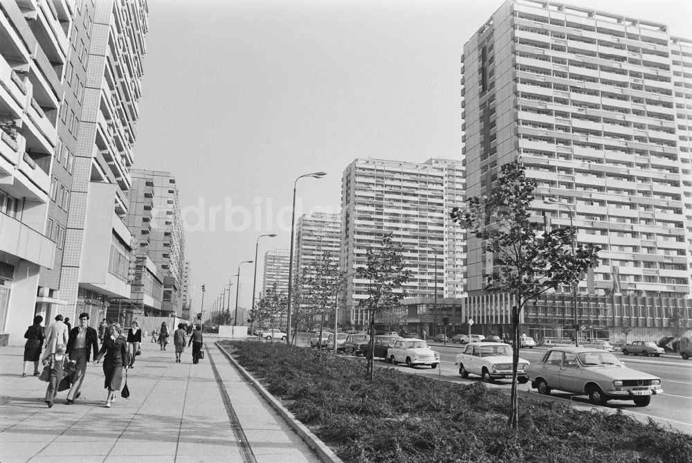 DDR-Fotoarchiv: Berlin - Plattenbau- Wohnsiedlung an der Leipziger Straße in Berlin in der DDR
