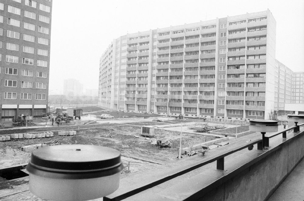 DDR-Fotoarchiv: Berlin - Plattenbau- Wohnsiedlung am Weißenseer Weg (vormals Ho-Chi-Minh-Straße) in Berlin in der DDR