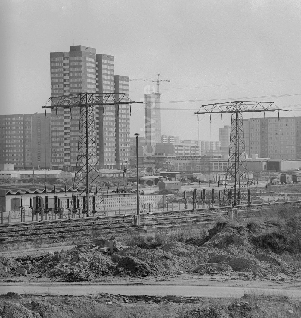 Berlin: Plattenbausiedlung / Neubauten in Berlin-Marzahn in Berlin, der ehemaligen Hauptstadt der DDR, Deutsche Demokratische Republik