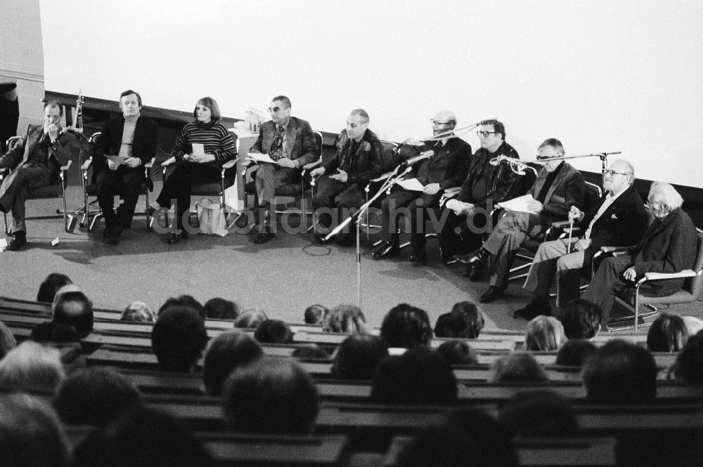 DDR-Bildarchiv: Berlin - Plenartagung der Akademie der Künste zu Ehren Bertolt Brechts in Berlin, der ehemaligen Hauptstadt der DDR, Deutsche Demokratische Republik