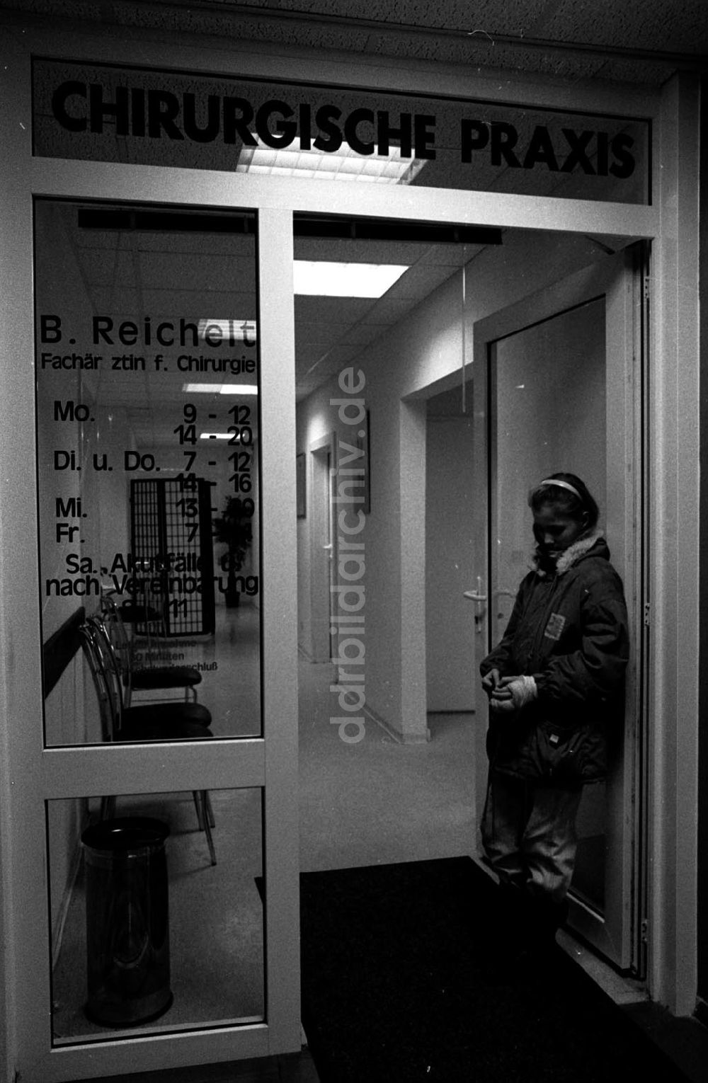 DDR-Fotoarchiv: Berlin-Prenzlauer Berg - Poliklinik Prenzlauer Allee 24.11.92 Foto: ND/Lange Umschlagnummer: 1215