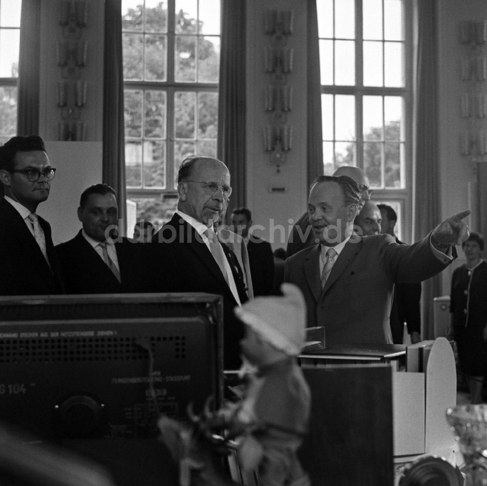 DDR-Fotoarchiv: Berlin - Politiker Walter Ulbricht beim Festakt zu seinem 70. Geburtstag in Berlin, der ehemaligen Hauptstadt der DDR, Deutsche Demokratische Republik