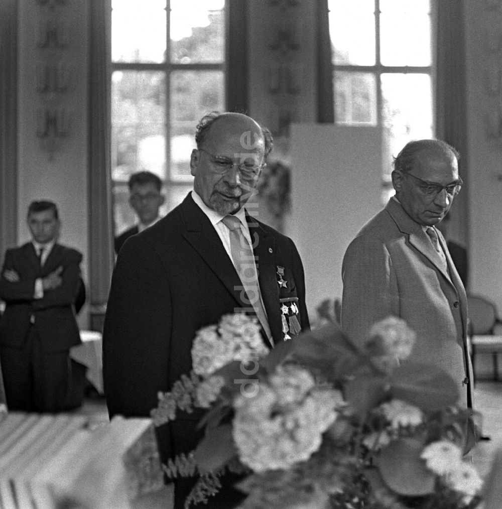 DDR-Bildarchiv: Berlin - Politiker Walter Ulbricht beim Festakt zu seinem 70. Geburtstag in Ostberlin in der DDR